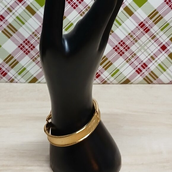 Monet Gold Tone Hinged Bangle Bracelet Vintage Costume Jewelry #55 - Picture 12 of 12